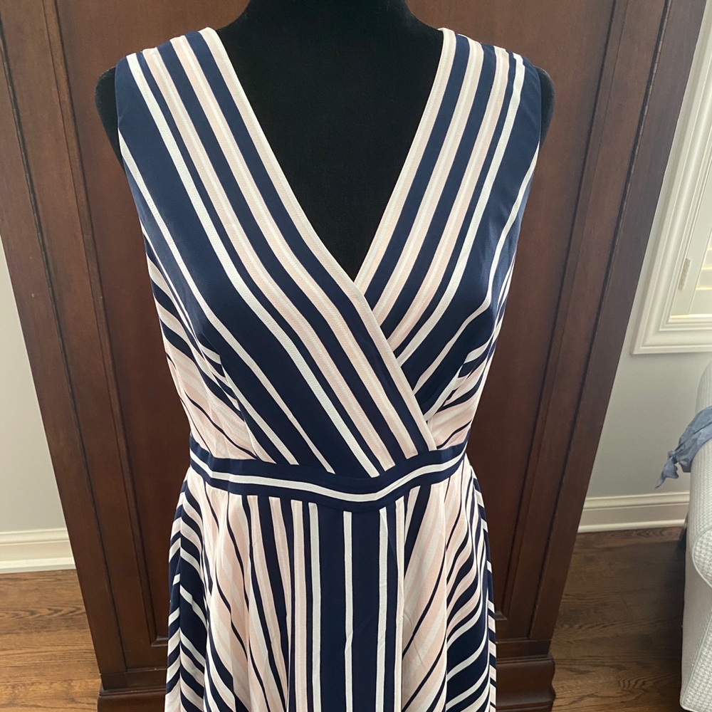 Karl Lagerfeld V-neck handkerchief dress - size 8